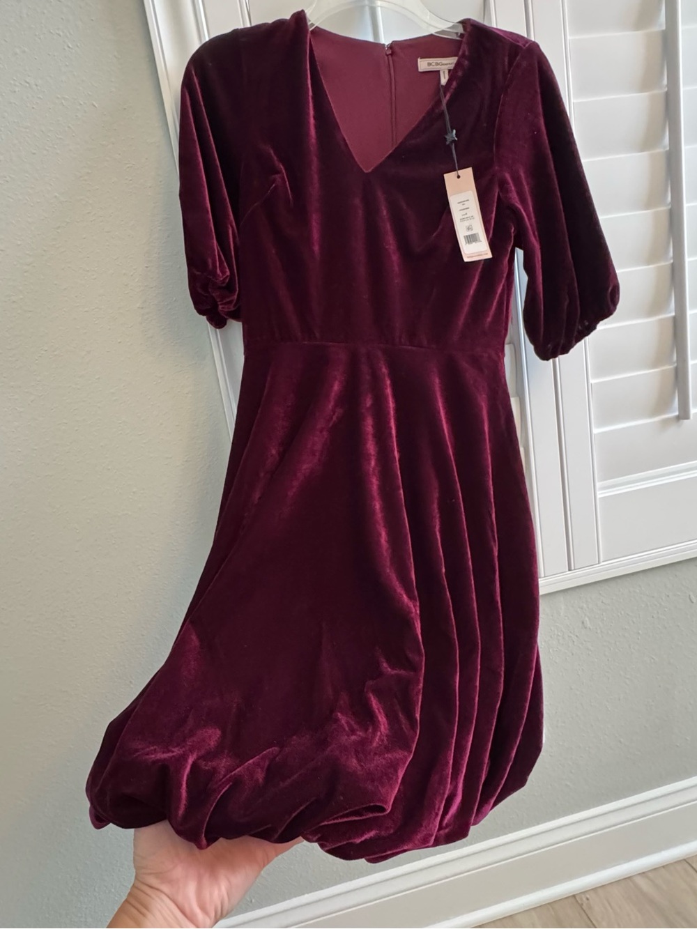 BCBGeneration Women’s wine/burgundy velvet mini dress bubble skirt size 4 NWT!